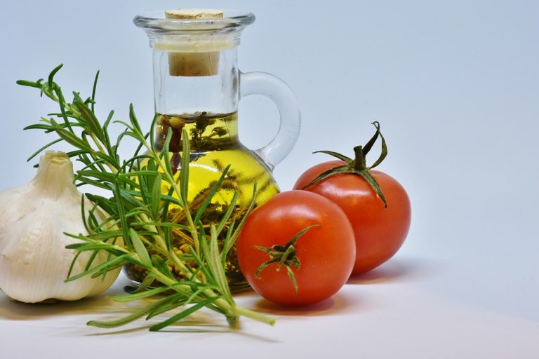 huile d'olive française romarin tomates